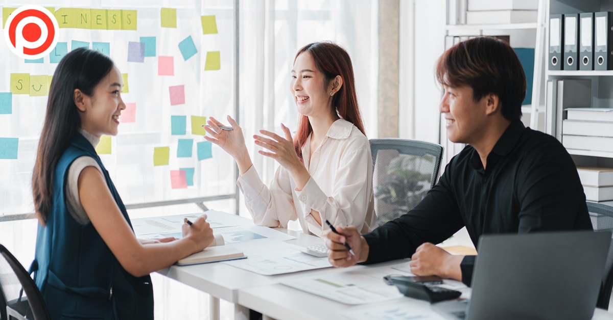 Three,Adult,Asian,Business,People,Are,Collaborating,On,A,Project