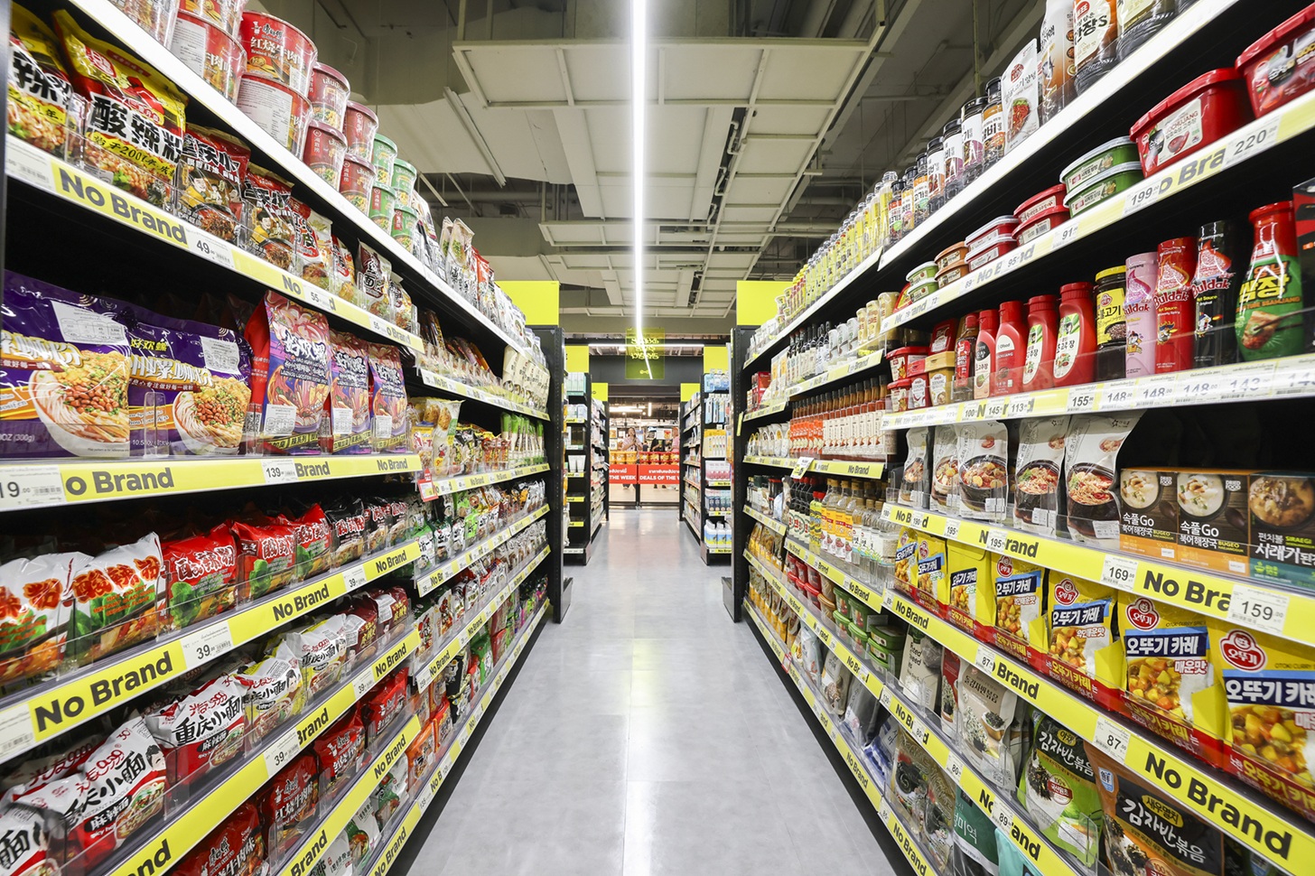 06-‘No-Brand-Launches-First-Standalone-Store-in-Thailand